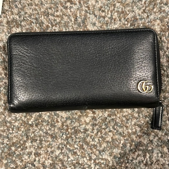 Gucci black wallet unisex